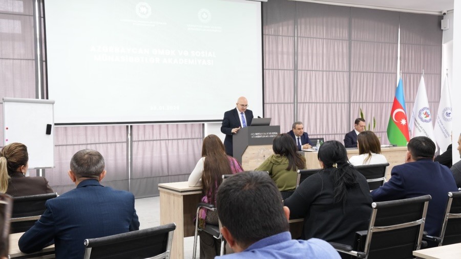 AƏSMA-da ikinci ali təhsil üzrə tələbələrlə görüş keçirilib - FOTOLAR